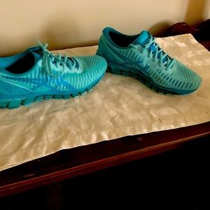 ASICS tennis shoes Size 10. Aqua/teal color. ASICS Ahar Gel.